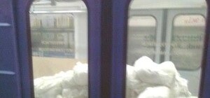 Получи ответ: зачем в вагонах метро возят мешки