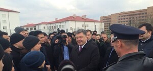 Порошенко в Харькове запустил ядерную установку и встретился с будущими копами Донбасса