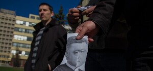 Мы ждем перемен: Активисты порвали 