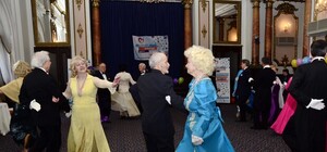 Возраст не помеха: в Одессе состоялся бал для почтенных дам и кавалеров