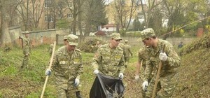 Як львів’яни причепурили місто до Великодня (фоторепортаж)