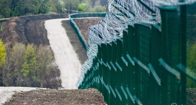 Новость - События - Опубликованы фото первого участка стены между Россией и Украиной