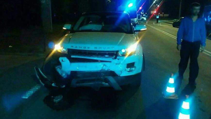 Новость - События - В Харькове Range Rover "вылетел" на встречку: трое пострадавших