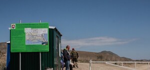 В Тихой бухте активисты сломали шлагбаум на дороге к морю