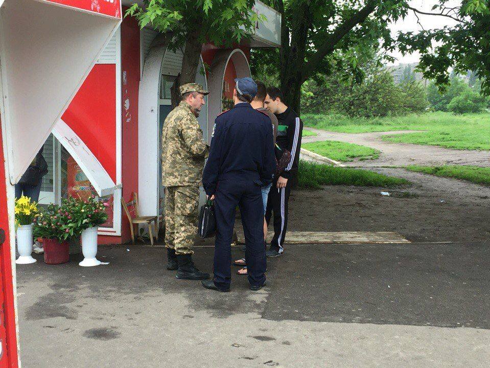 Новость - События - В харьковском военкомате рассказали зачем останавливают на улице мужчин (фото)