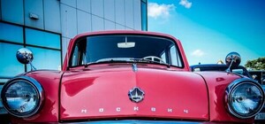 На Одесском морвокзале проходит выставка уникальных ретромашин и мотоциклов