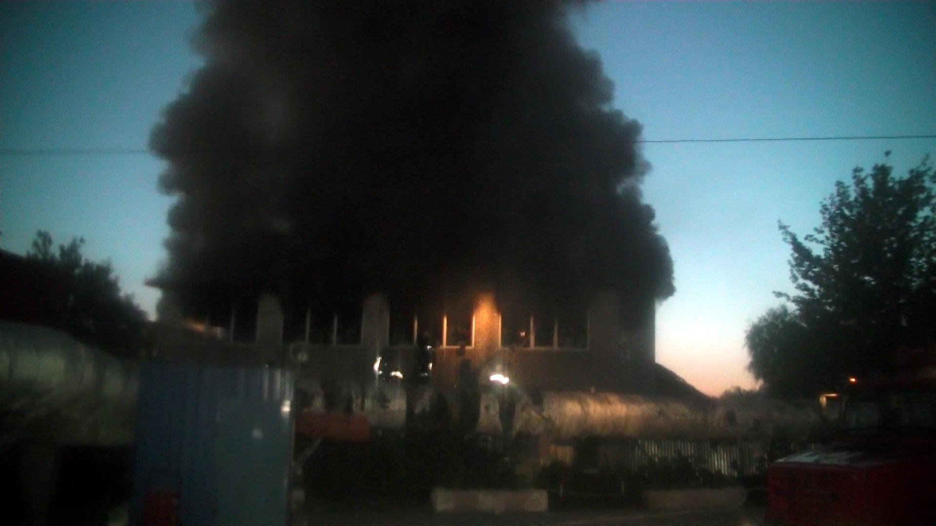 Новость - События - Ночной пожар возле ТЦ "Барабашово": есть пострадавшие