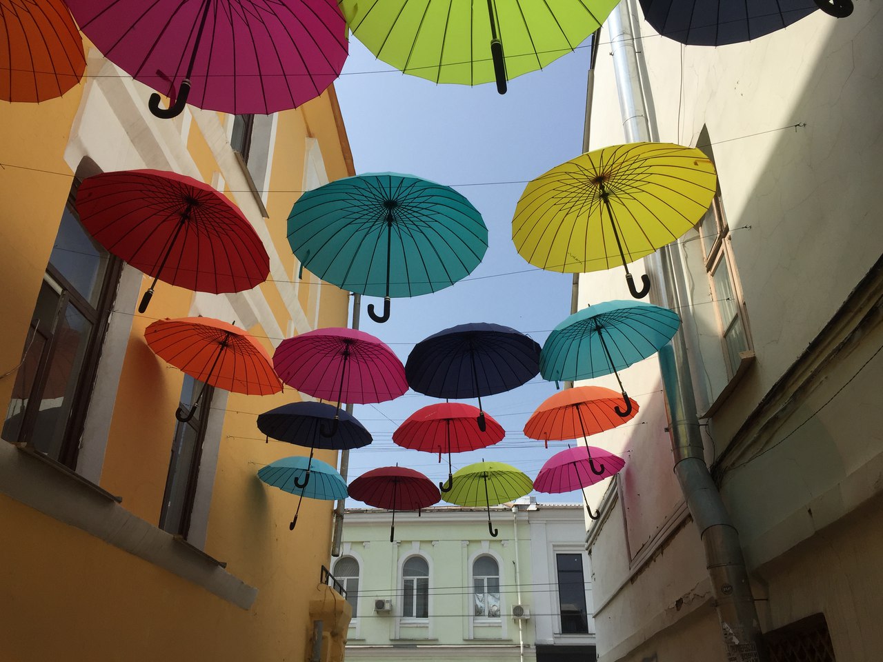 Новость - События - Новое место для фотосессий: в Харькове появилась аллея зонтиков