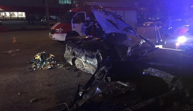 Новость - События - На Московском проспекте перевернулось авто - двое погибли (фото)
