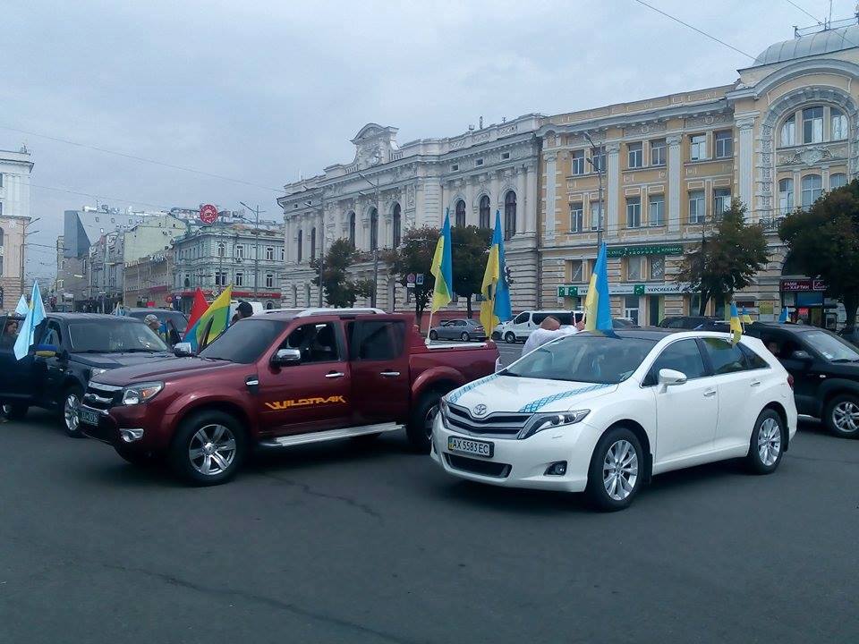 Новость - Досуг и еда - В Харькове стартовал автопробег в честь Дня Независимости Украины (фото)