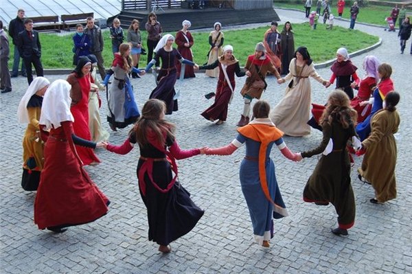 Новость - Досуг и еда - В центре Харькова будут проходить бесплатные мастер-классы по историческим танцам