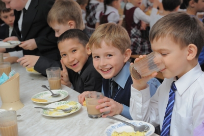 Новость - Досуг и еда - Харьковских школьников кормят на 9 гривен в день