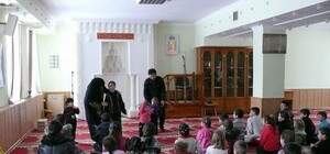 Заблокировали двери и не пускали верующих: ОМОН в Симферополе провел обыск в мечети