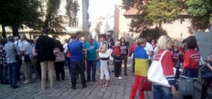 Львівські медики знову страйкують під ОДА