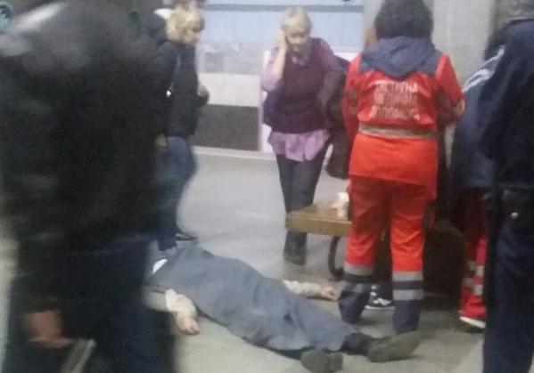 Новость - События - В харьковском метро мужчина умер на глазах у своей жены (фото)