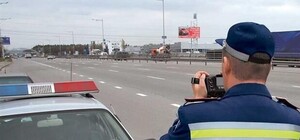 Аккуратнее: на Поля старые гаишники охотятся на водителей