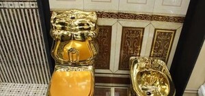 Фотофакт: у митингующих под Нацбанком появились биотуалеты