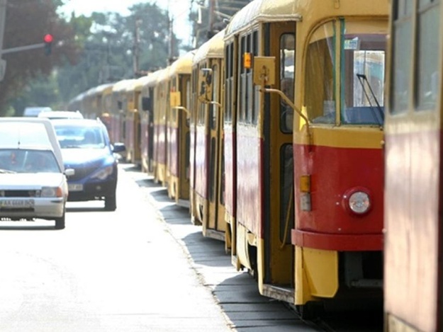 Новость - Транспорт и инфраструктура - Не мерзни на остановке: какие трамваи изменяют маршруты