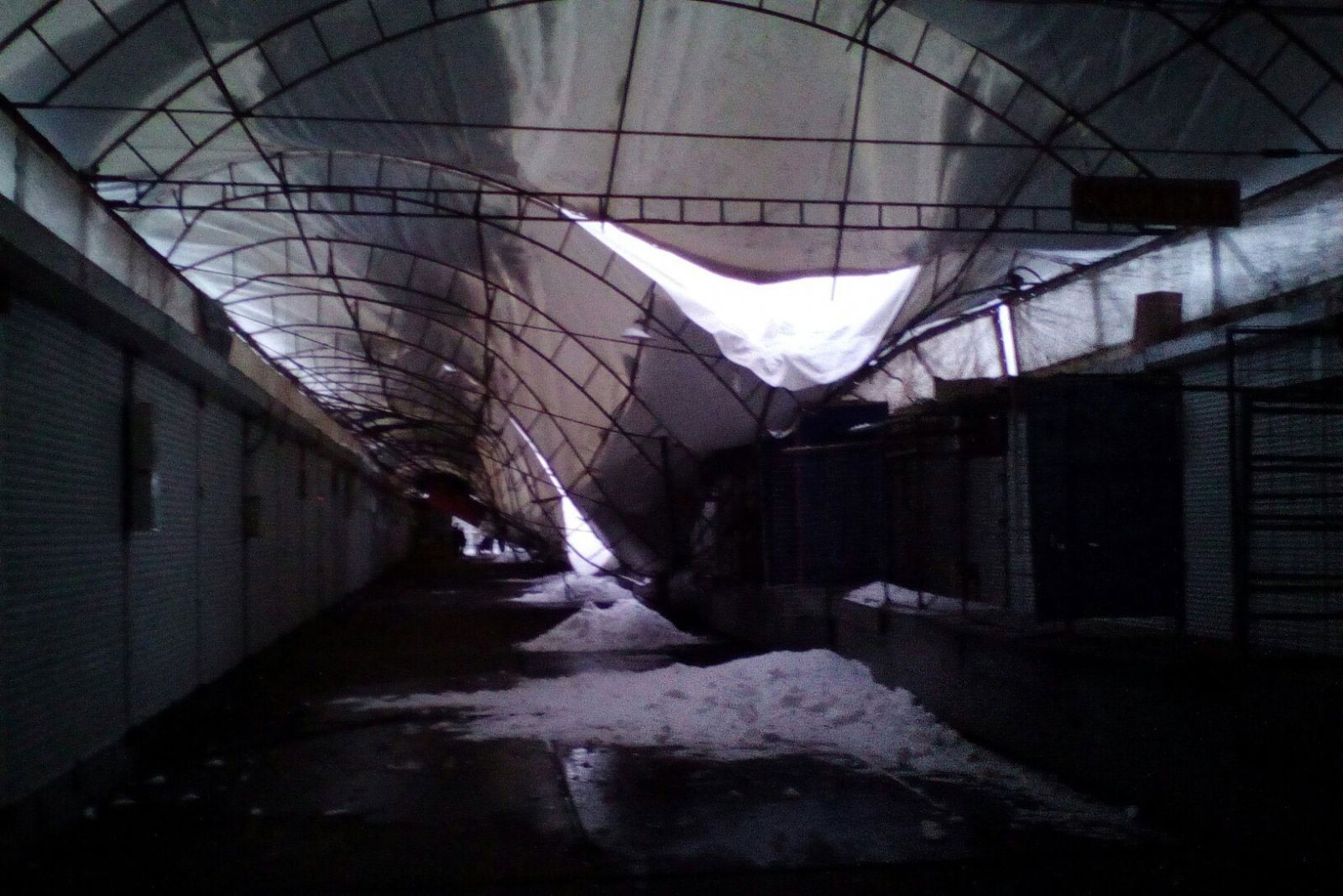 Новость - События - Не выдержала: из-за снегопада на Барабашова провалилась крыша