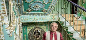 Мелочь, а приятно: одна из самых популярных газет Британии написала о необычном киевском подъезде и его авторе