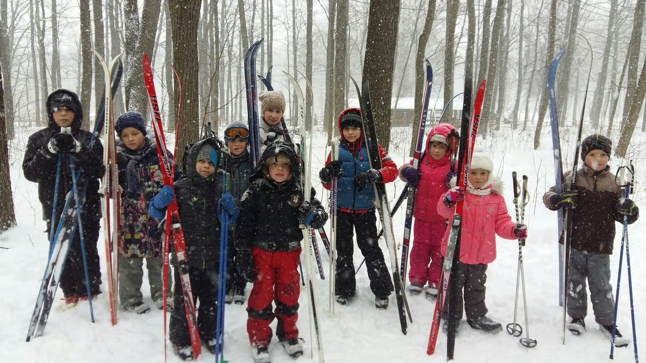Новость - Досуг и еда - Займи мелкого делом: лыжный клуб экопарка приглашает детей на бесплатные тренировки