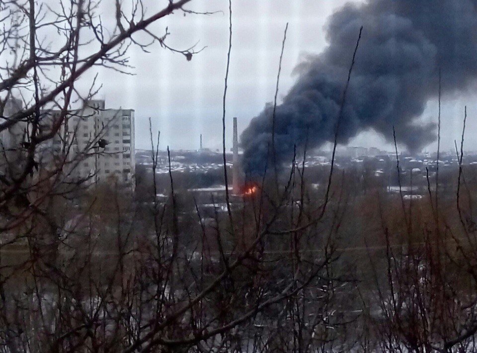 Новость - События - Столбы черного дыма: харьковские спасатели тушат масштабный пожар