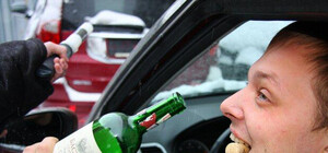 Ночью на Красном кресте пьяный водитель врезался в электроопору: есть пострадавшие