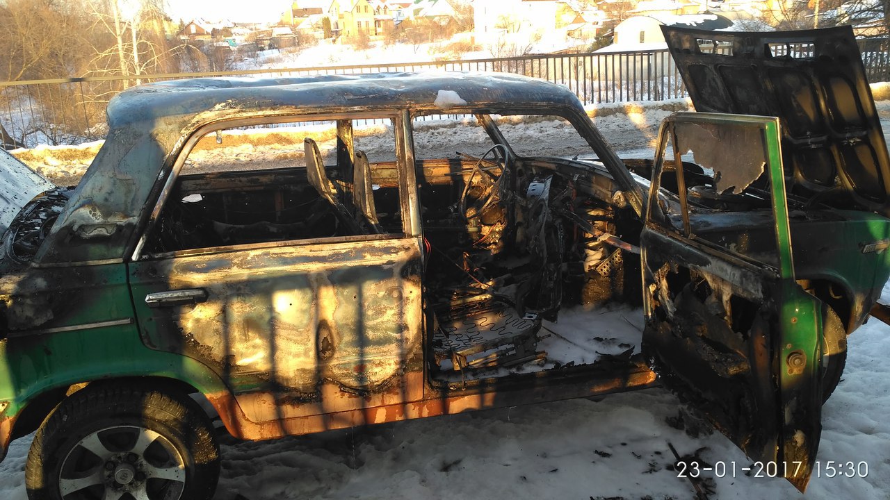 Новость - События - Видеофакт: в Харькове на мосту сгорел автомобиль