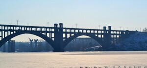 На радость людям: запорожцы создали ледяную карусель