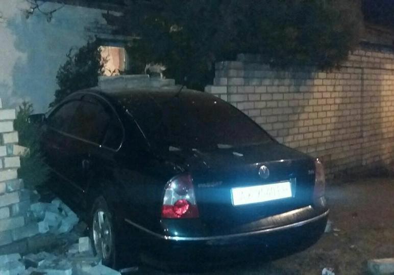 Новость - События - Протаранил стену: в Харькове произошла авария с пострадавшими