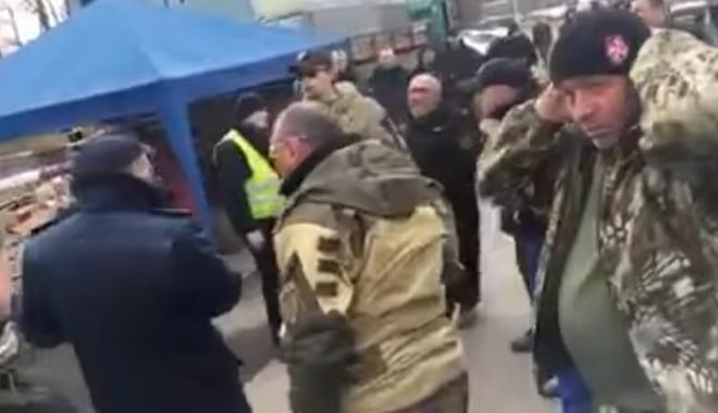 Новость - События - Видеофакт: под Харьковом произошла стычка между полицейскими и участниками блокады