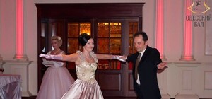 В соцсетях смеются над нарядами весеннего бала в Одессе: cмотри фото