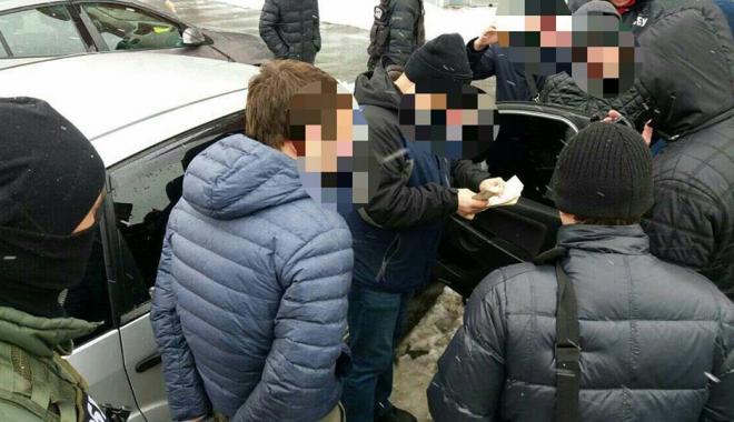 Новость - События - 50 тысяч за свободу сына: в Харькове полицейского задержали на взятке
