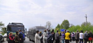 Фотофакт: люди перекрили трасу Львів-Луцьк через сморід