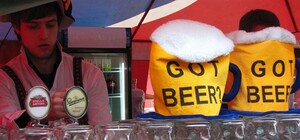 Октоберфест по-украински. Три дня подряд киевляне наслаждались немецкими  традициями, пивом и колбасками