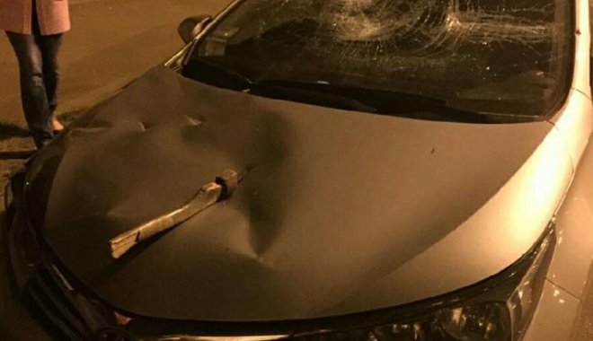 Новость - События - Психанул: в Харькове машину изрубили топором