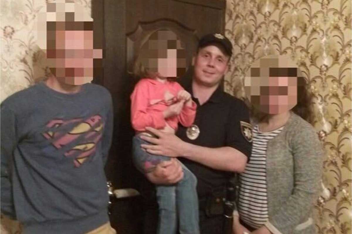 Новость - События - Безвозмездно: полицейские поселили у себя семью с ребенком, которых выселили из съемной квартиры
