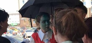 Опровержение: Королевскую облили зеленкой не там