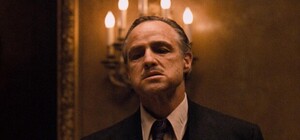 Шоколадные зайцы: в Киеве толпа воров ограбила магазин сладостей