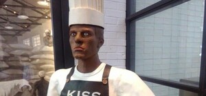 Знай наших: одесский кондитер создал свою двухметровую копию из шоколада