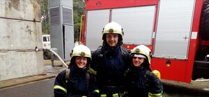 Сквозь пламя и дым: в Днепре волонтеры учились спасать людей из горящего дома