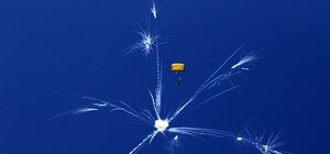 Парашютные трюки на ипподроме: как в Одессе отметили день ВДВ