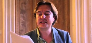 Гостеприимное Запорожье: на вокзале незнакомцы ограбили известного поэта