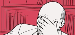 Топлесс протест: активистка Femen бросалась конфетами с постамента Ленину