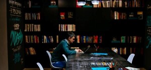 Читай и знакомься: библиотека bOtaN и новенькие Nokia 3310 выведут тебя в офф-лайн