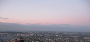 Джерельна вода, спортивний майданчик: у парку 