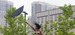 Голая просьба: Femen устроили  акцию у посольства США в Киеве