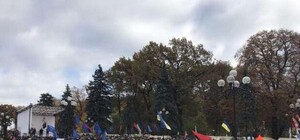 Под Верховной Радой проходит вече с участием Саакашвили