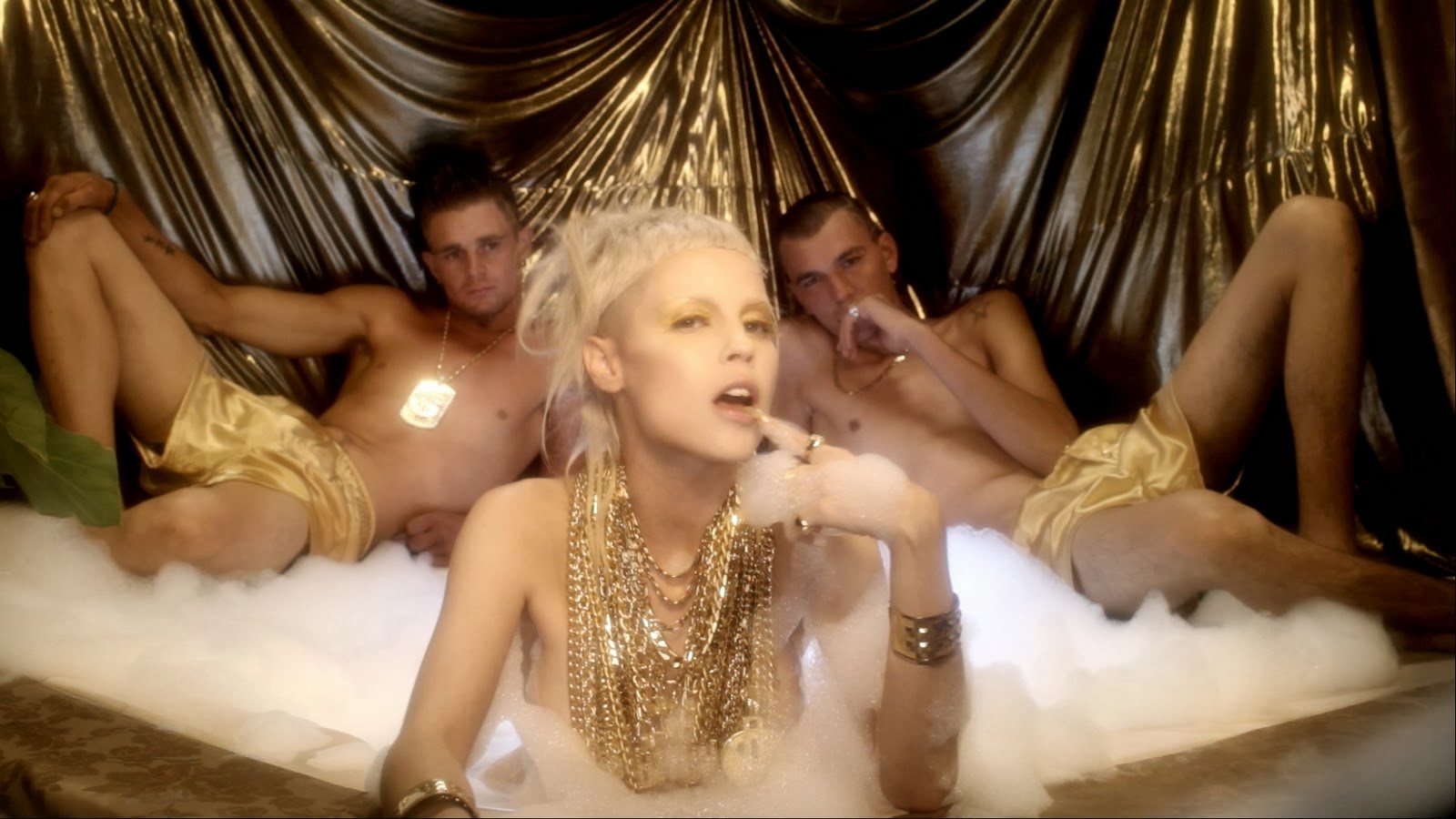 Кадр из видеоклипа группы Die Antwoord