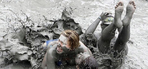 Устроим бой в грязи: жители бульвара Славы утопают в болоте посреди двора